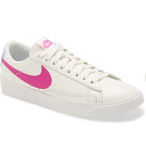 Nike Women's Blazer Low LE White/Mineral Yellow - AA3961-108